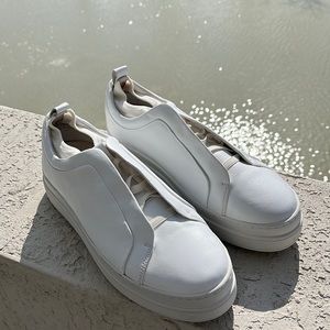 J/slides New York shoe